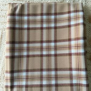 New plaid beige tablecloth & 6 pieces napkins